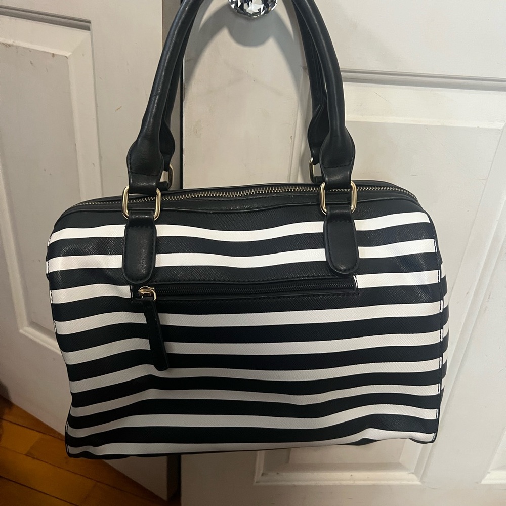 Black and White Striped Handbag - Picture 2 of 8